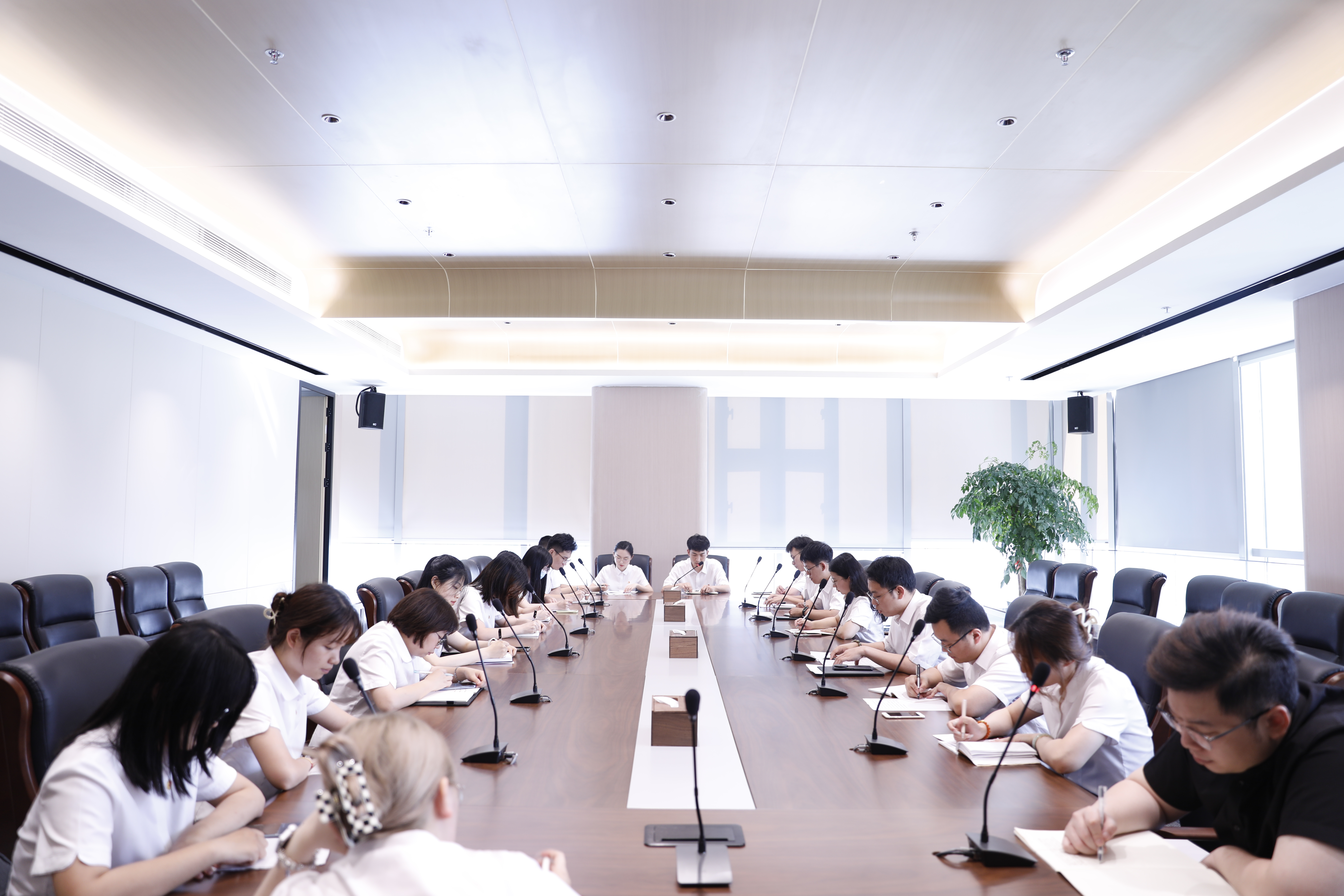 168990772516922.jpg 會議照片.JPG